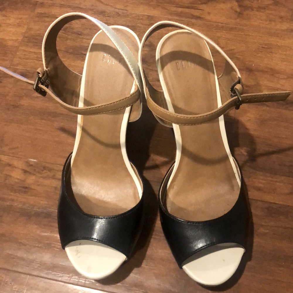 Elle wedges